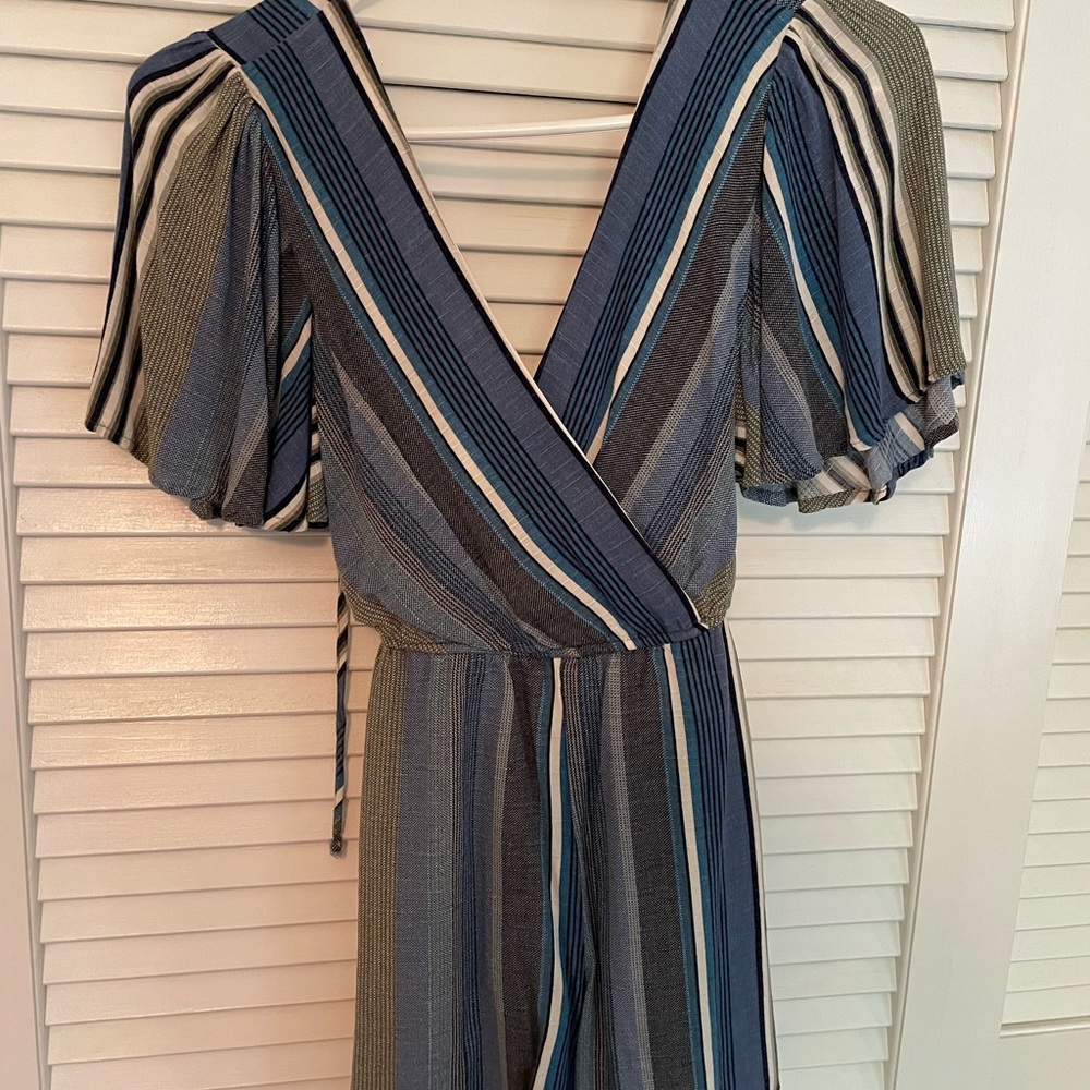 Gorgeous romper - Picture 2 of 4